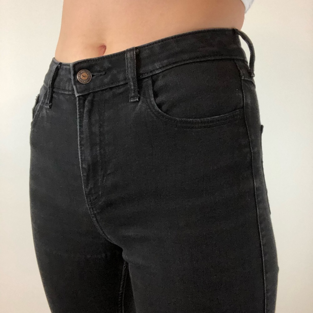 Hugh waisted black Hollister jeans!